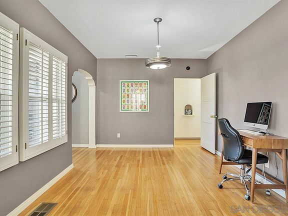 4th image of 4827 Sussex Dr