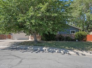 1095 Maplewood Dr, Reno, NV 89509