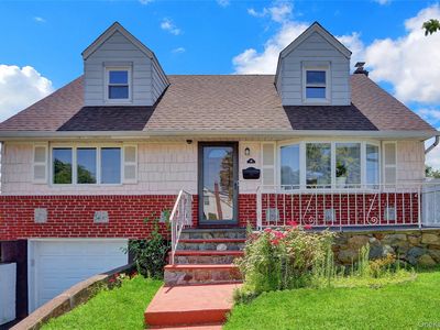 20 Mineola Avenue, Hicksville, NY, 11801