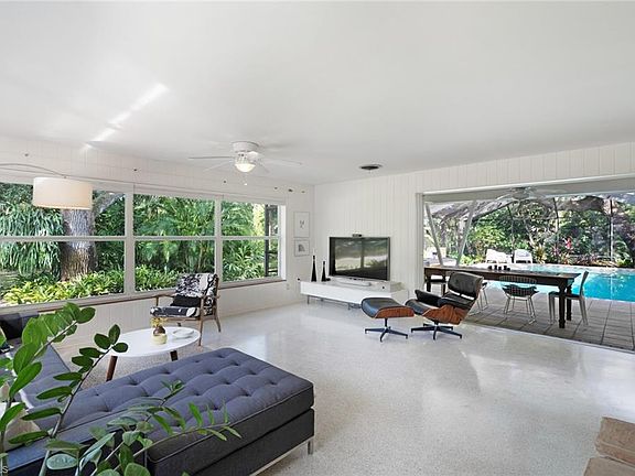 4th image of 1215 Logan Ln