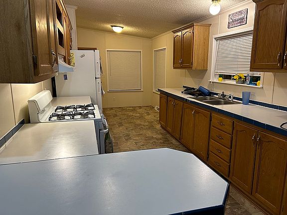 3rd image of 613 White Willow Dr