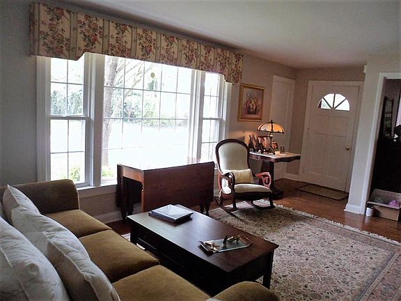 3rd image of 203 Paul Sawyier Dr