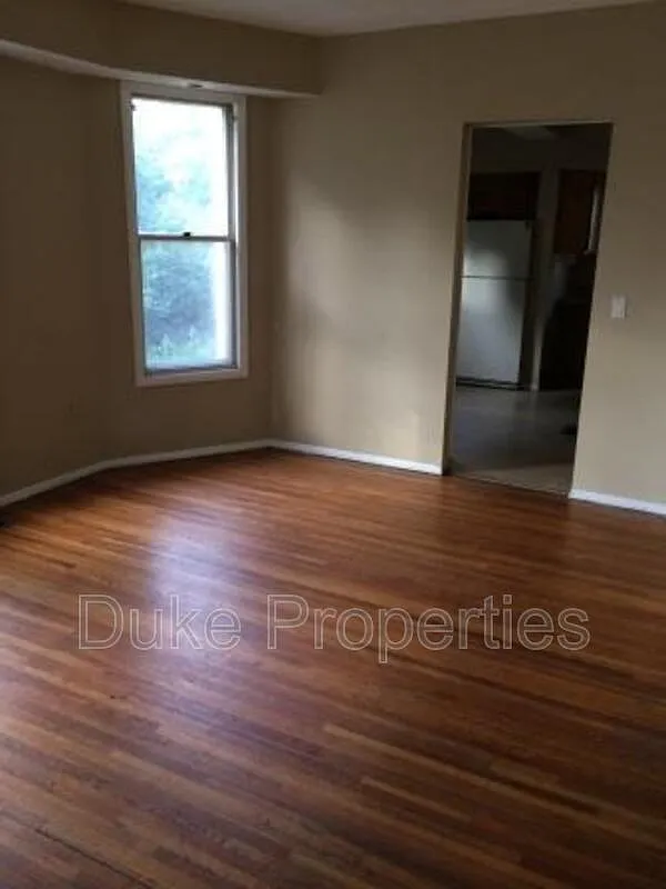 2 bed, 1.0 bath, $1,050 — Photo 3