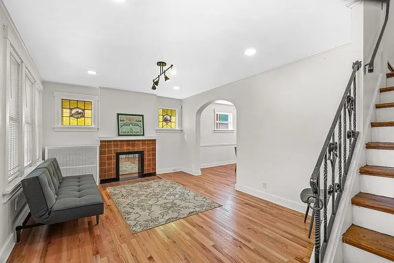 3 bed, 1.5 bath, 1328 sqft, $1,800 — Photo 3