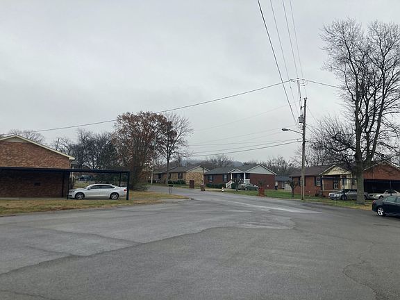 5th image of 733 Paige Cir