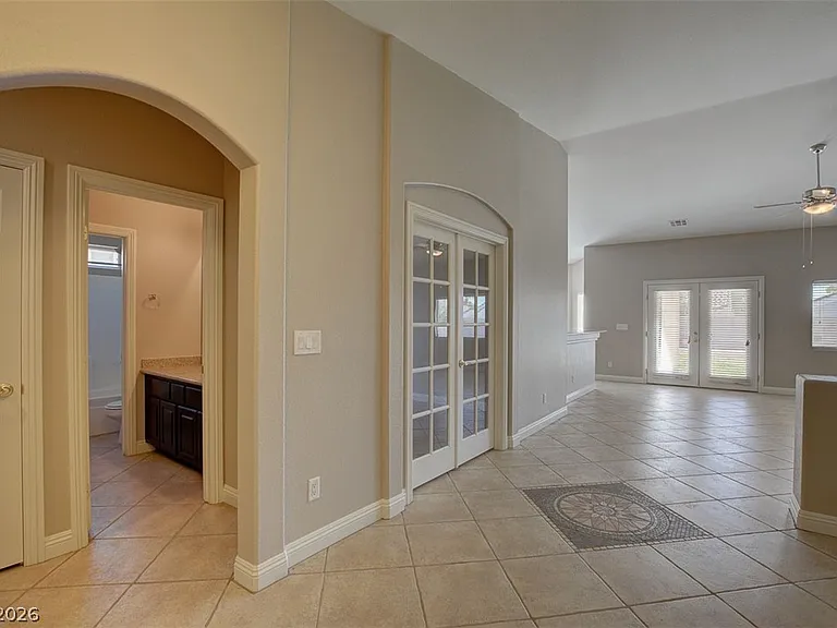 2121 Arpeggio Ave — Photo 2