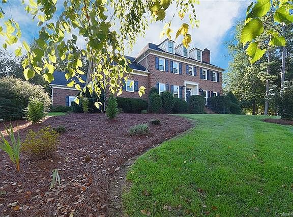 3rd image of 1347 Weymouth Ln