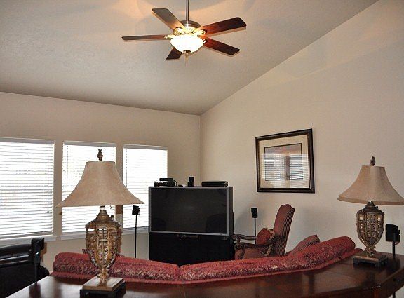 5th image of 1465 Grace Dr E