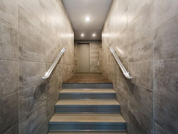5th image of 6110 N Kenmore Ave APT 211