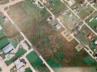 915 Moms Rd, Crystal Beach, TX 77650