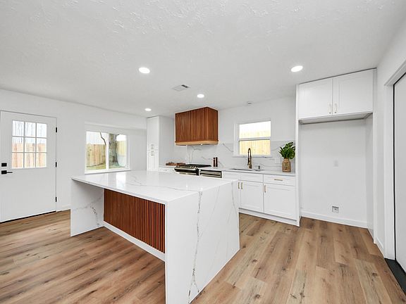 5th image of 717 Phyllis Ct