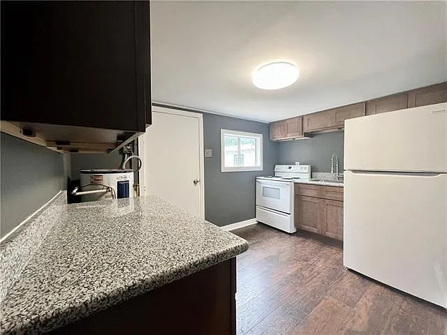 1013 Wilkinson St — Photo 8