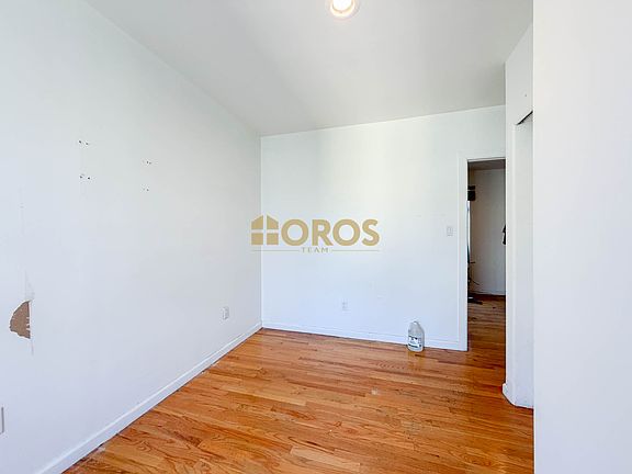 5th image of 238 E 7th St APT 21