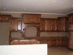 gigantic kitchen w/loads of cabinets