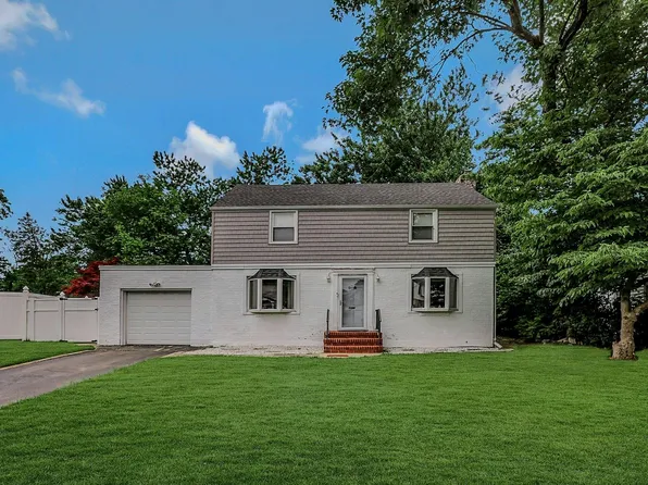 4 Wilwade Road, Great Neck, NY 11020