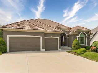 8842 Pine St, Lenexa, KS 66220