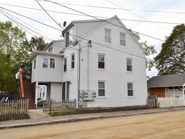 7 Harris St #2-R, Salem, MA 01970