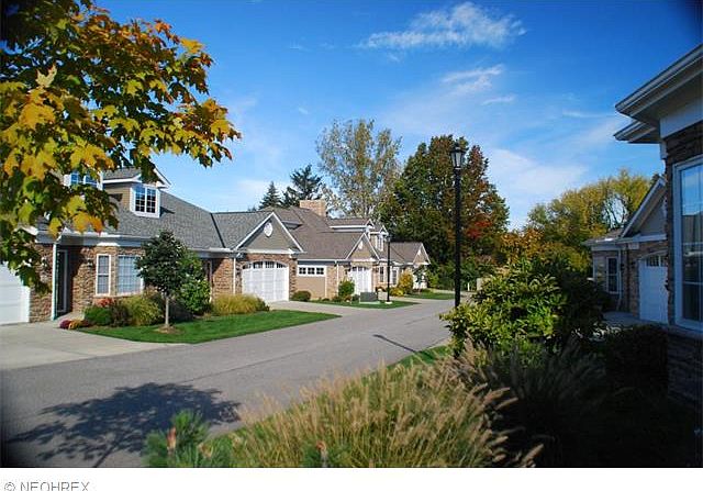 1st image of 22 Bristol Ln