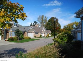 22 Bristol Ln, Rocky River, OH 44116