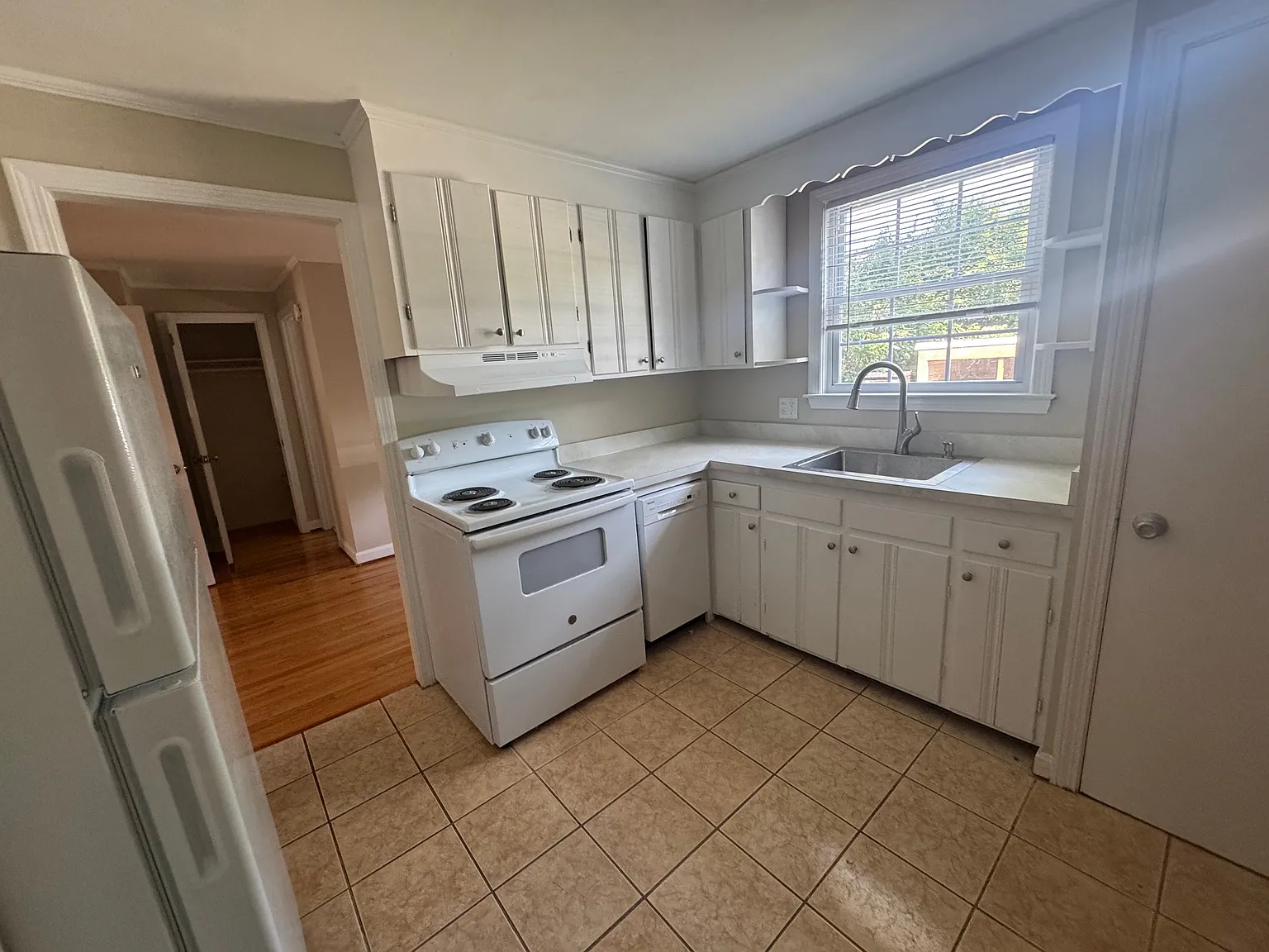 Sedgwick & Woodrow Apartments — Photo 4