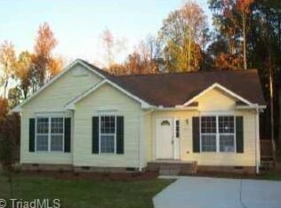 2541 E Eight Oaks Dr, High Point, NC 27263