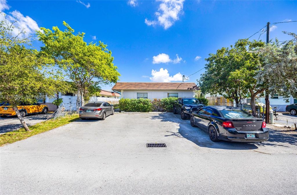 240 SE 9th Ave, photo 2