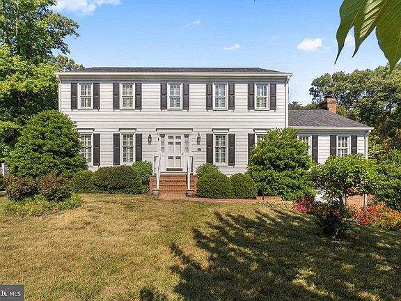 3rd image of 212 Camden Dr