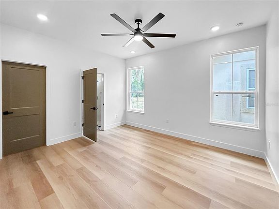 5th image of 1010 Hickory Ave