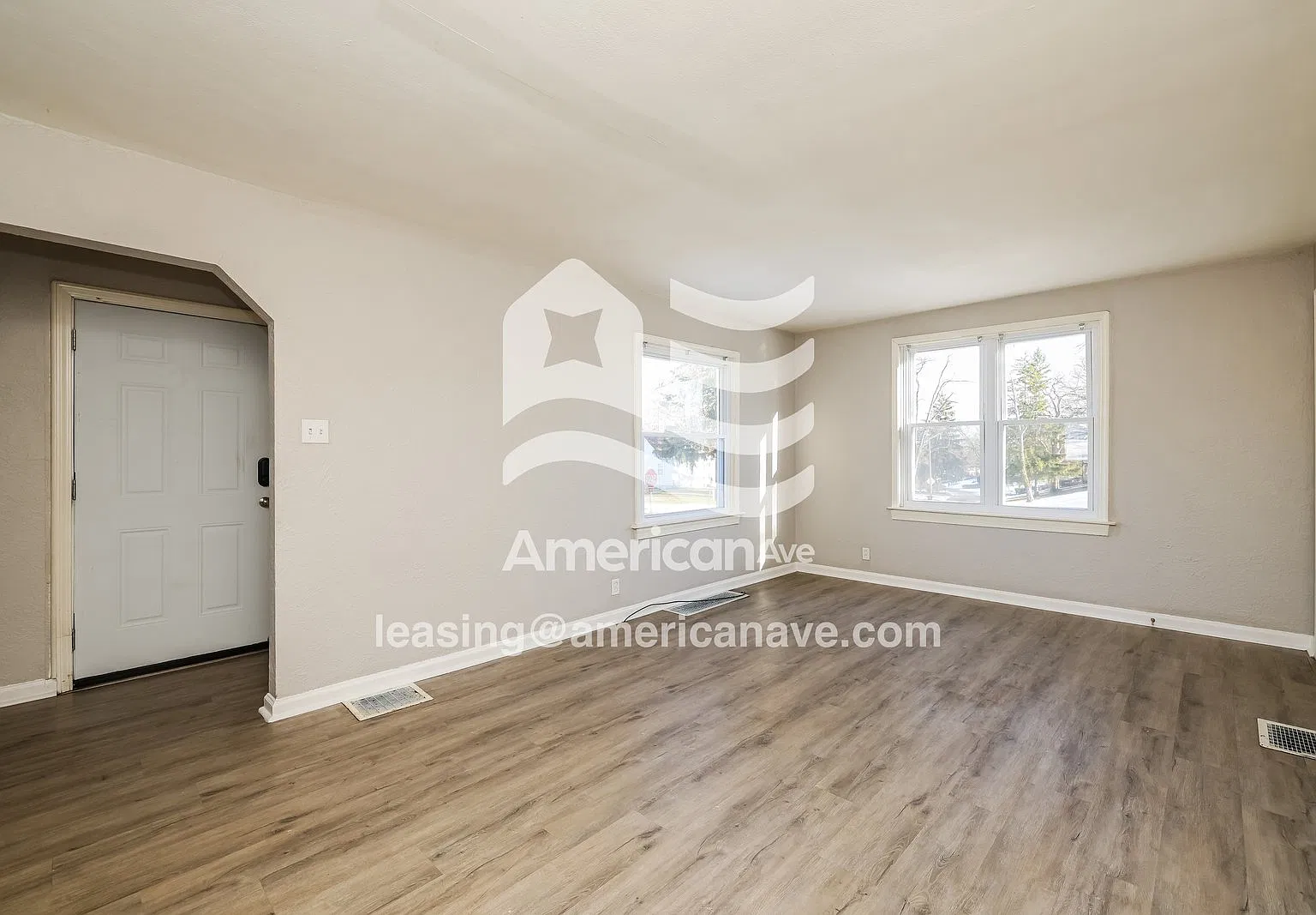 3 bed, 1.0 bath, 1263 sqft, $1,722 — Photo 3