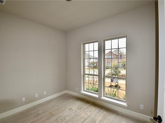 4th image of 12053 Brownwood Dr