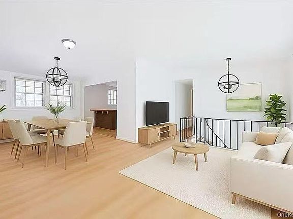 2nd image of 15 Mayflower Ln