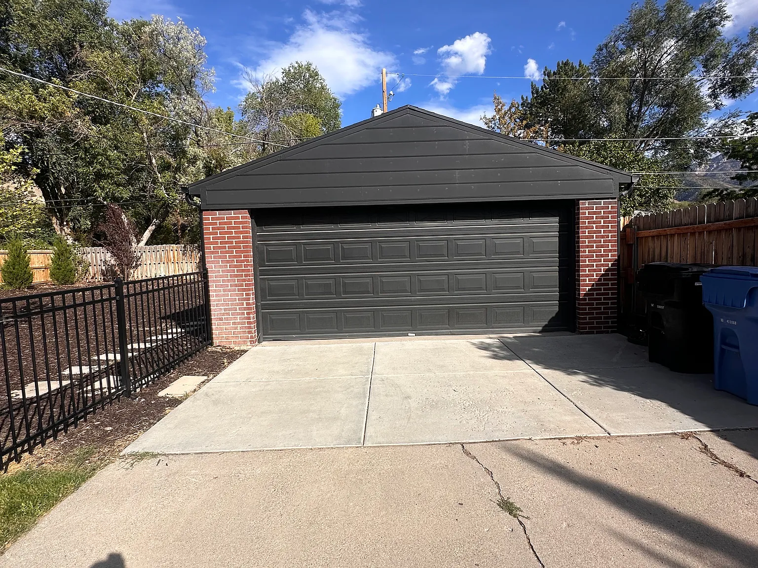 4 bed, 2408 sqft, $4,000 — Photo 2