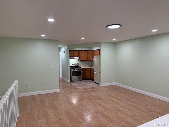 2nd image of 15714 109th Ave Floor 2