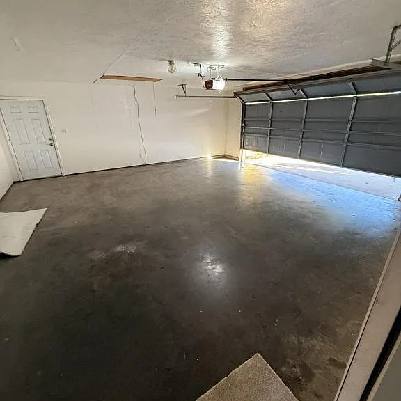 1102 N Lee St — Photo 3