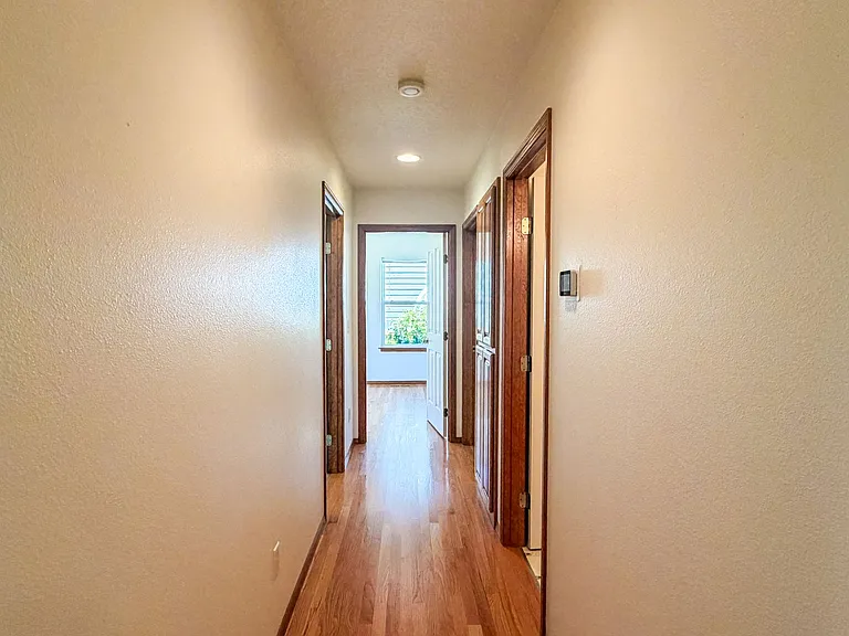 364 SE Davis Ct — Photo 16