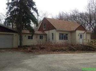 N26W26961 Prospect Ave, Pewaukee, WI 53072