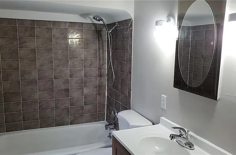 1492 Maplegrove Rd — Photo 5