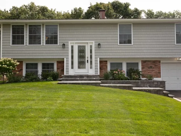 8 Fairway Drive, Port Jefferson Station, NY 11776