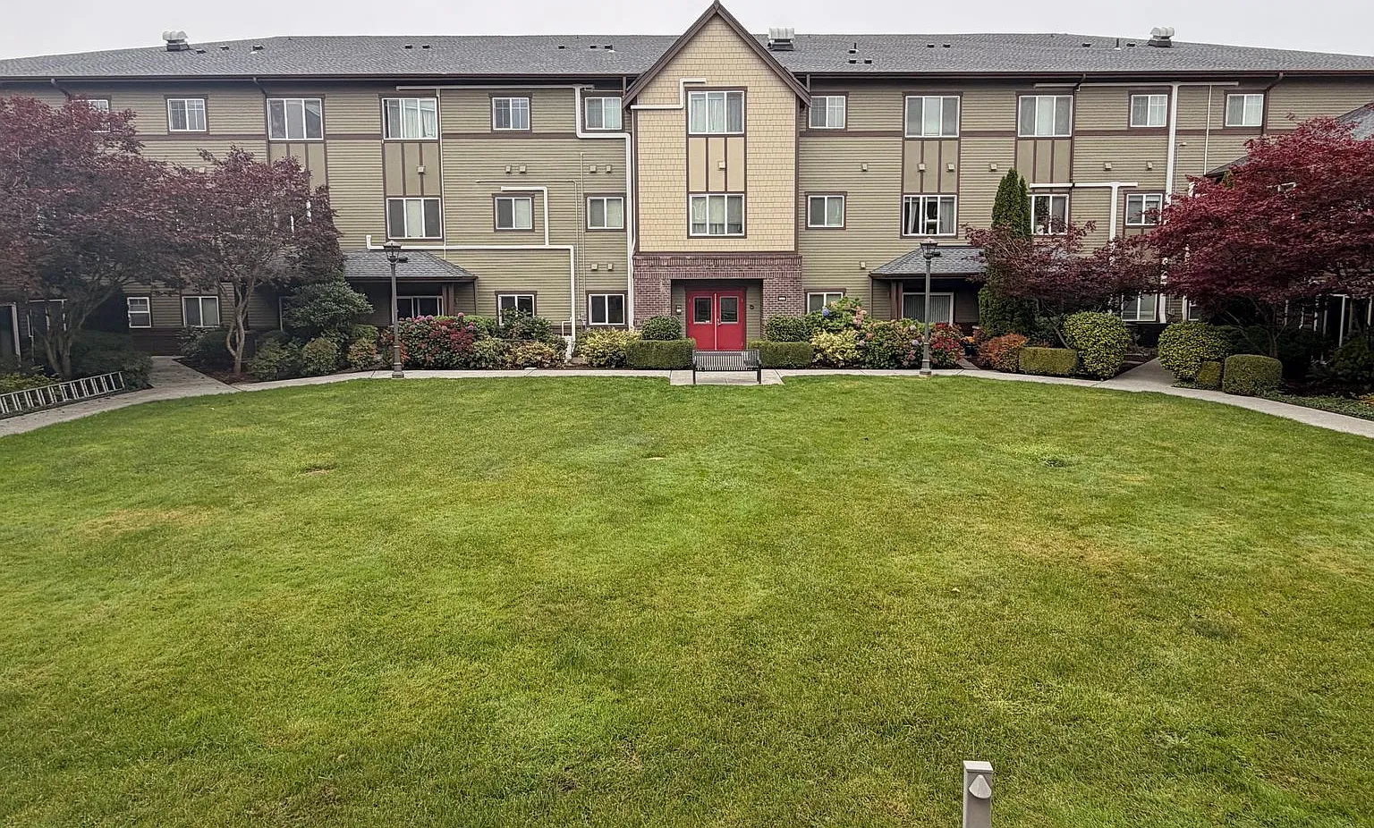 Top-Floor Corner 3BR 2BA with Sunset Views & 2 Parking Spaces — Photo 1