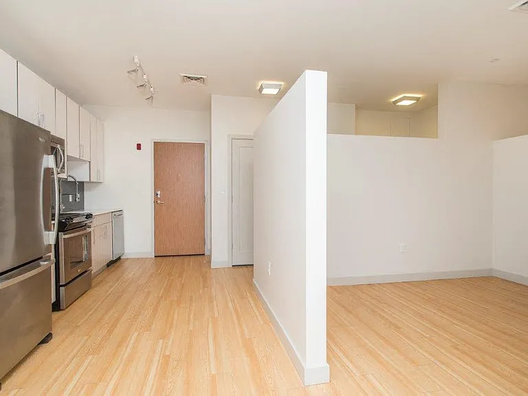 West Square Apartments — Photo 45