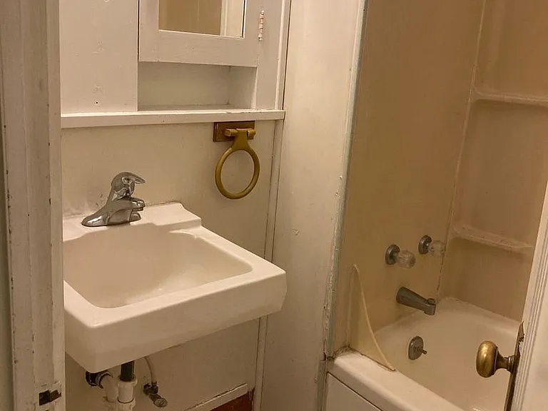 545 NE Oak St — Photo 11