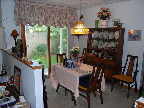 4th image of 5659 Gateway Ln #401