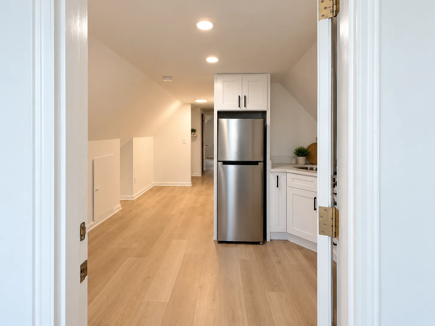 Studio, 650 sqft, $1,585 — Photo 2