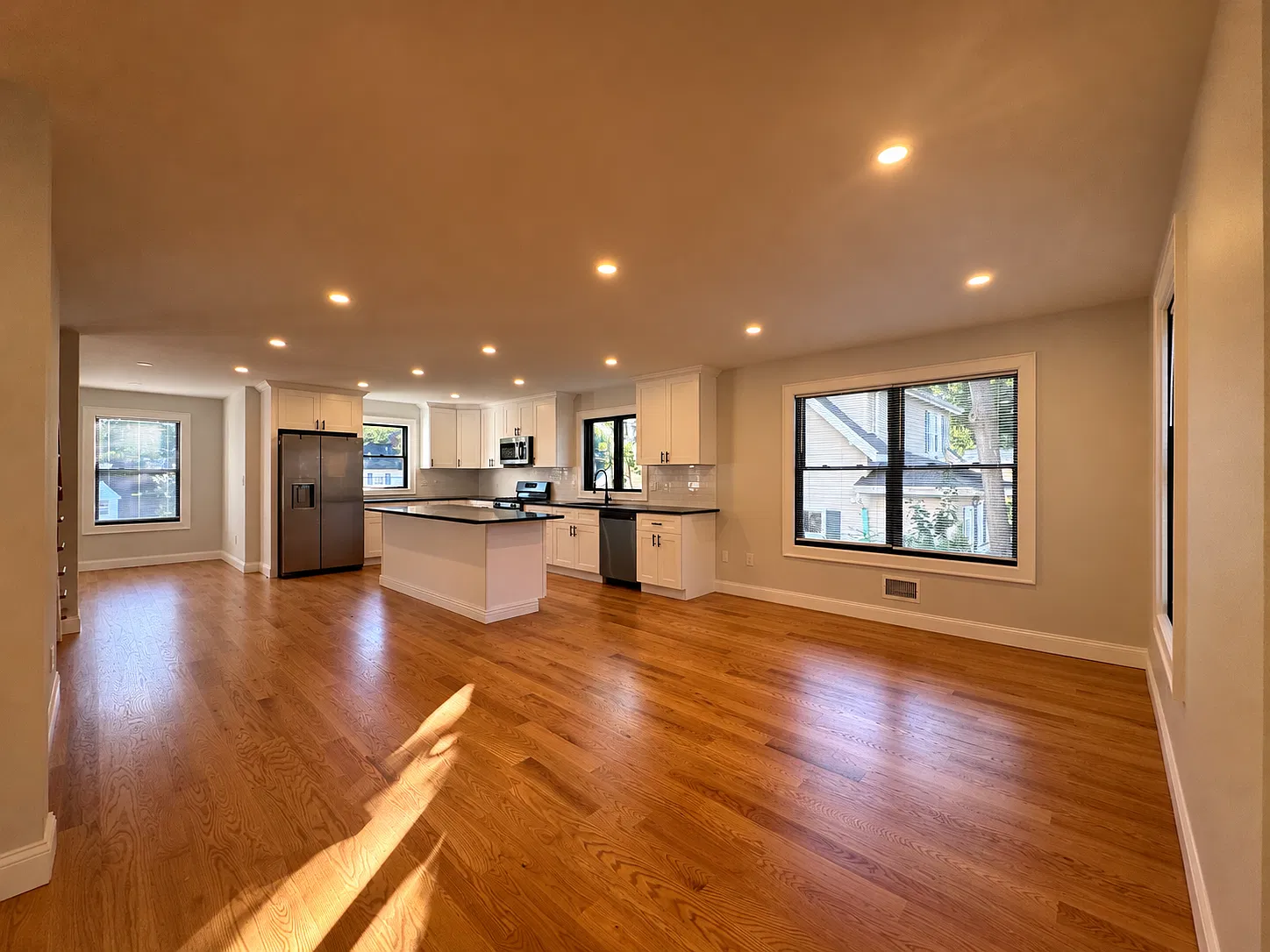 3 bed, 4.5 bath, 2300 sqft, $6,500 — Photo 3
