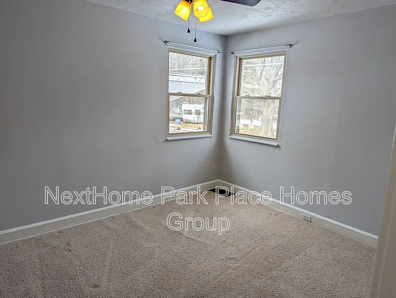 2 bed, 1.0 bath, 900 sqft, $1,100 — Photo 3
