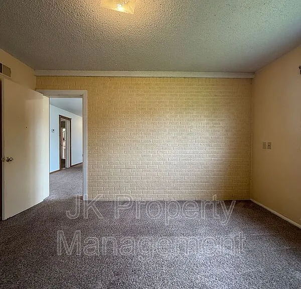 806 Forest Ave — Photo 32