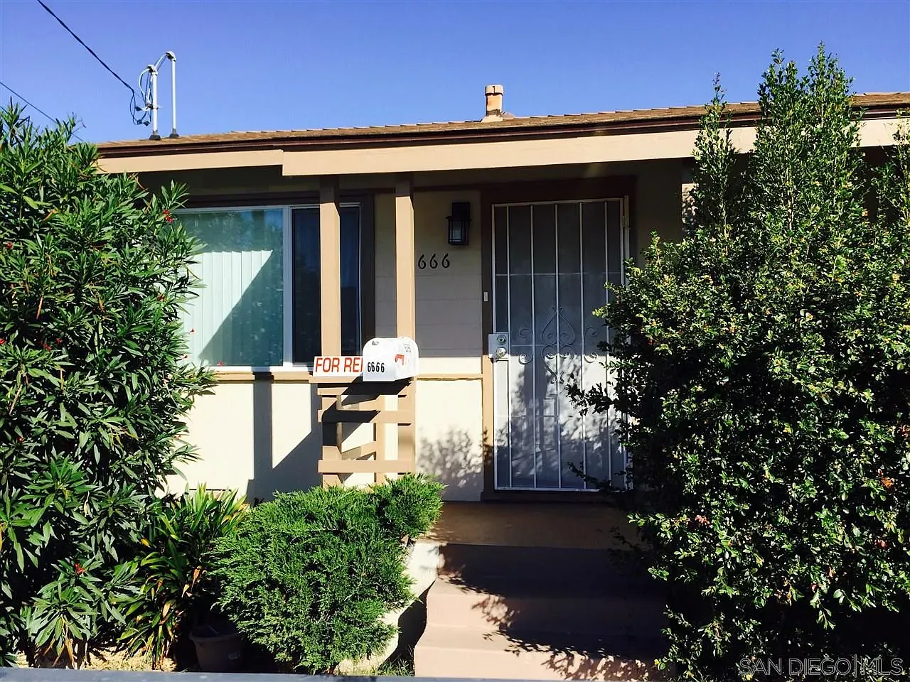 1 bed, 1.0 bath, 600 sqft, $2,350 — Photo 1