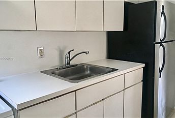 5th image of 1265 Marseille Dr #32