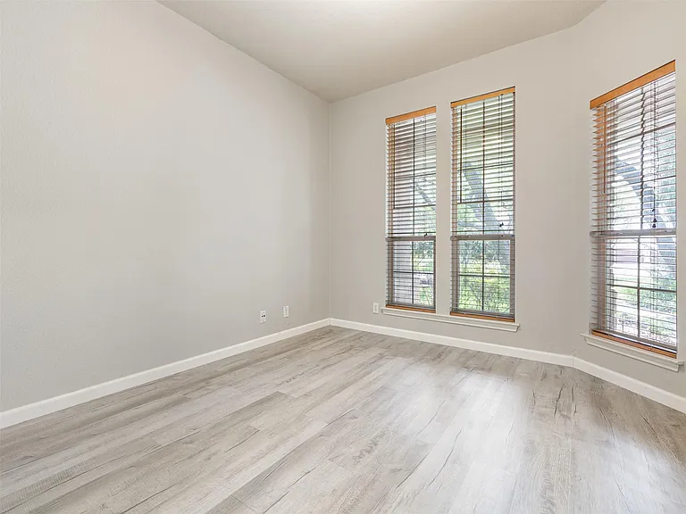 12304 Torrance Ct — Photo 3