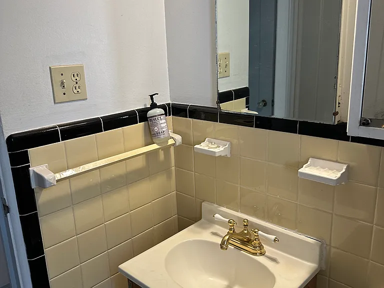 310 W Cannon St #C — Photo 11